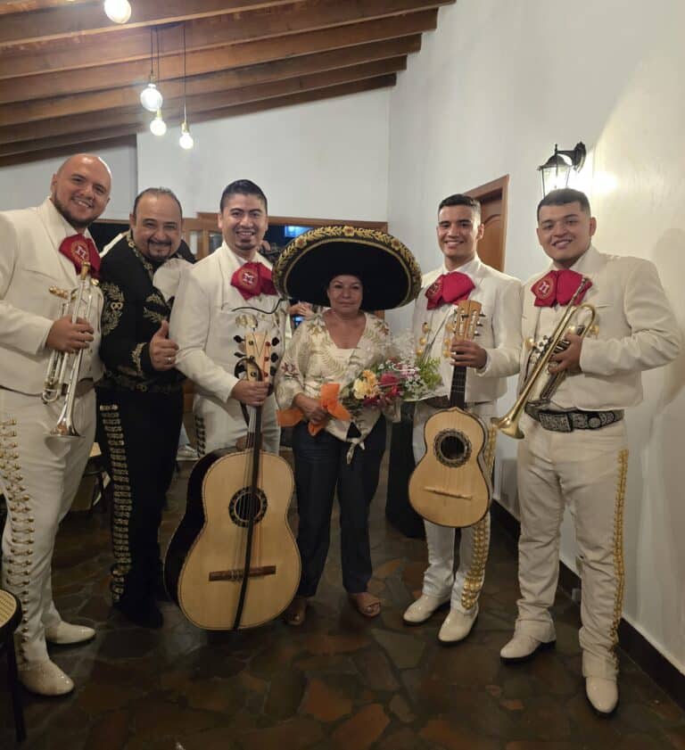 serenata-especial-con-el-mariachi-martinez